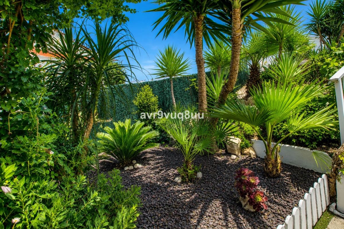 2 Zimmer Villa zu verkaufen in El Faro mit Pool Garage - 415.000 € (Ref: 9928496)