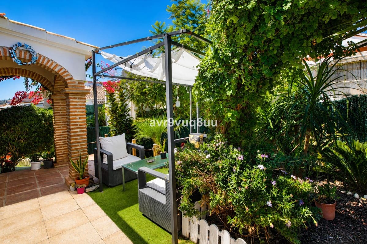 2 Zimmer Villa zu verkaufen in El Faro mit Pool Garage - 415.000 € (Ref: 9928496)