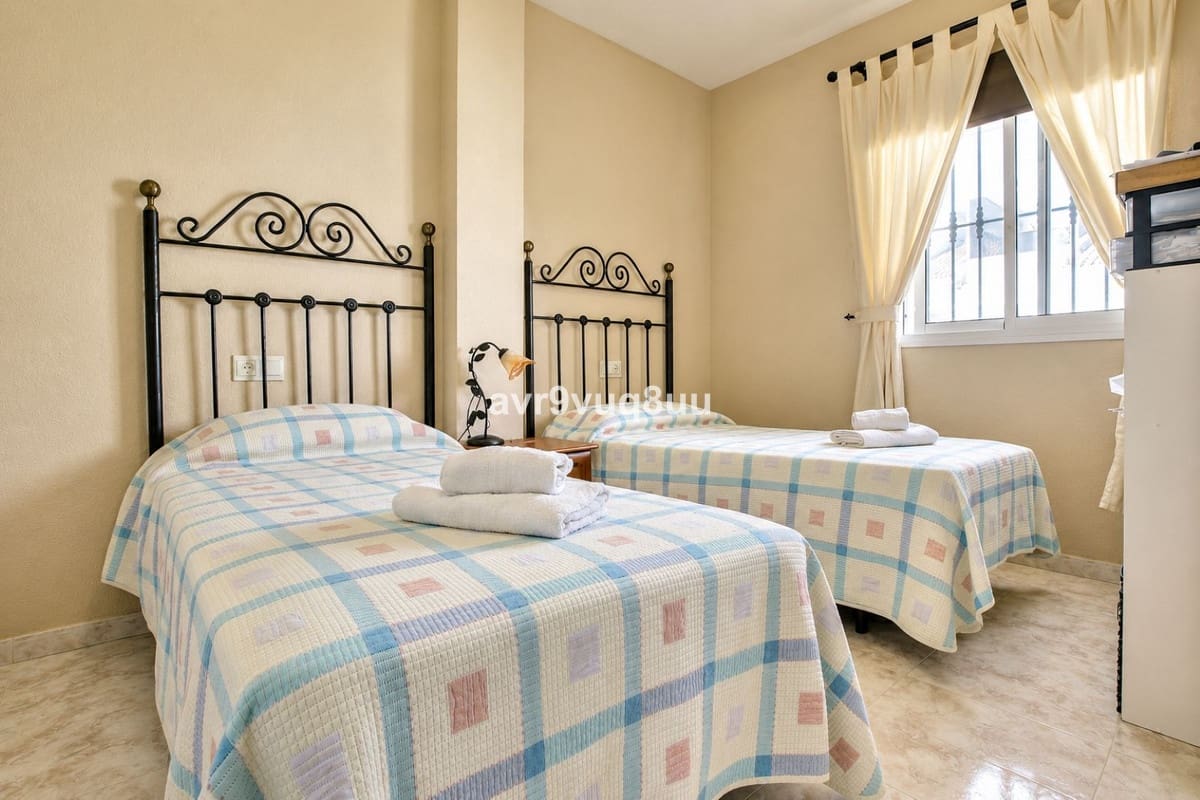 2 bedroom Penthouse for sale in Cerro del Aguila with pool - € 234,950 (Ref: 9939220)