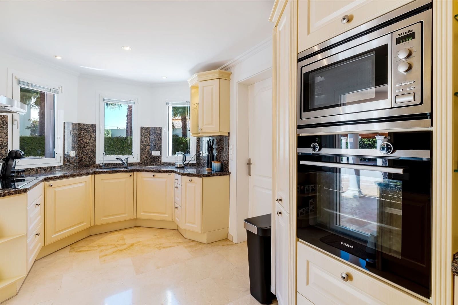 4 sypialnia Willa na sprzedaż w Santa Ponsa z basenem garażem - 3 950 000 € (Ref: 10029902)