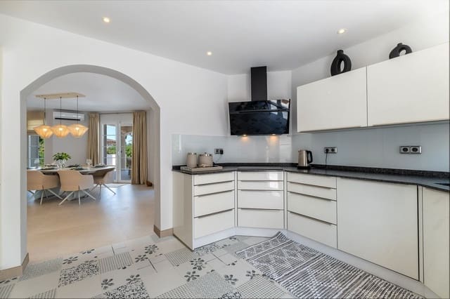 4 makuuhuone Huvila myytävänä paikassa Santa Ponsa, Calvià mukana uima-altaan 
autotalli - 3 300 000 € (Ref: 10035946)