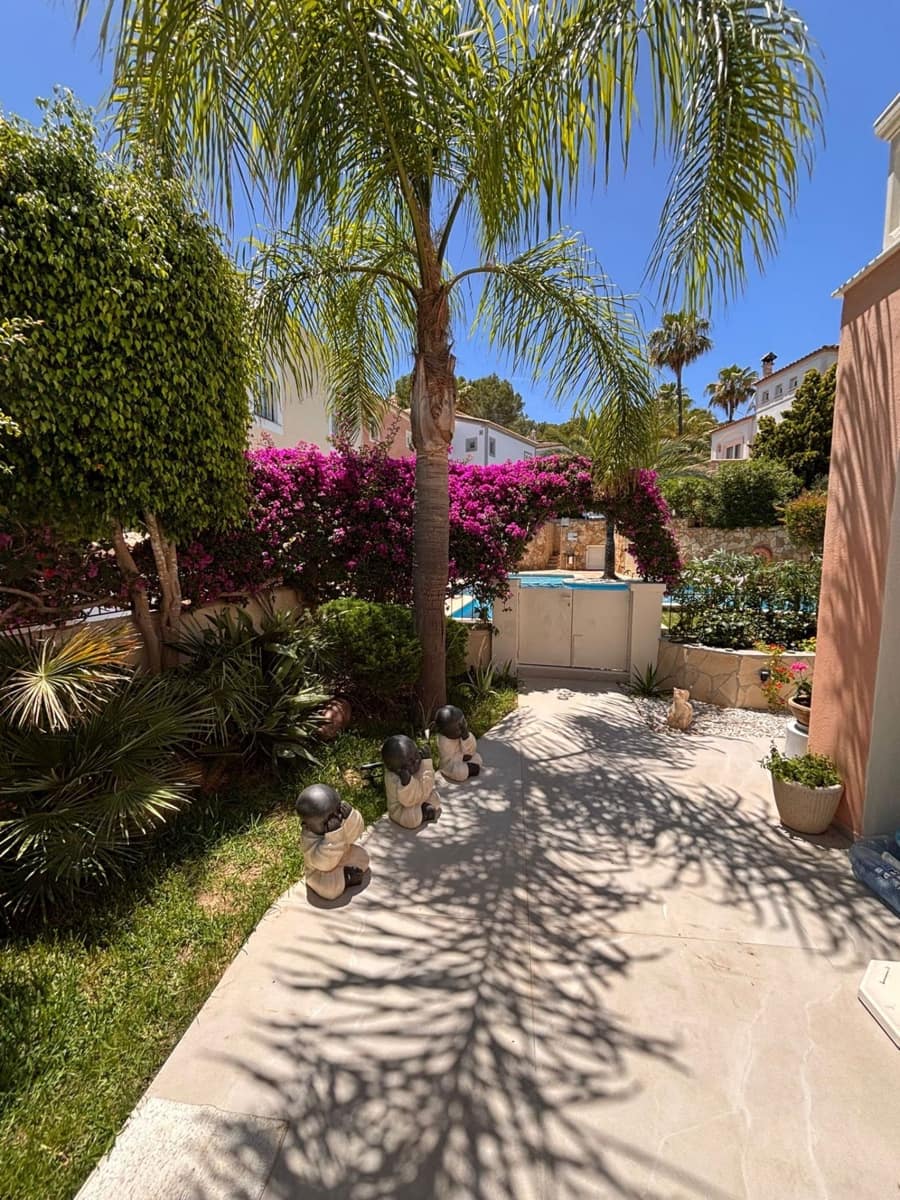 4 bedroom Villa for sale in Santa Ponsa with pool garage - € 1,800,000 (Ref: 10065549)