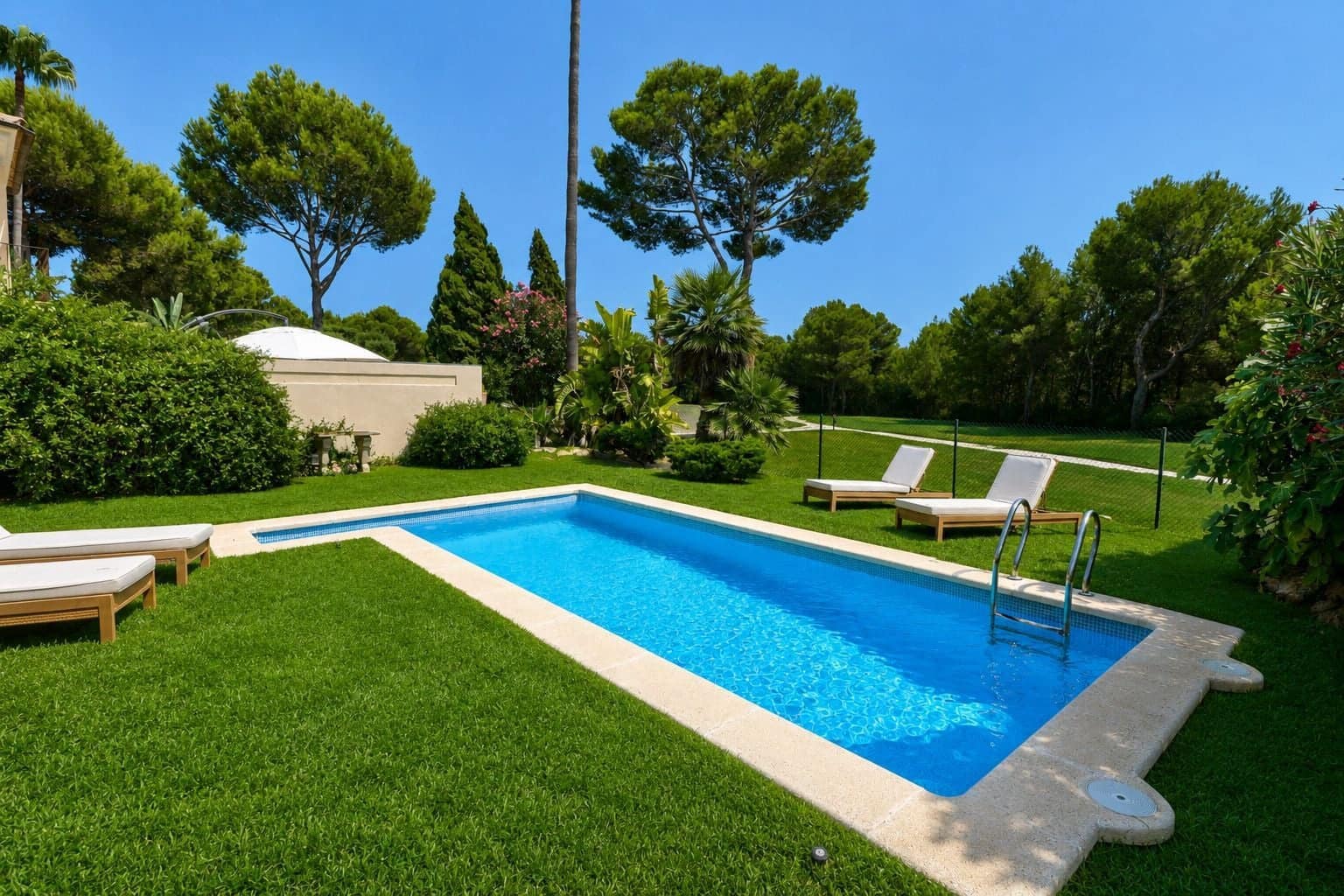 Chalet de 3 habitaciones en Santa Ponsa en venta con piscina garaje - 1.550.000 € (Ref: 10066965)