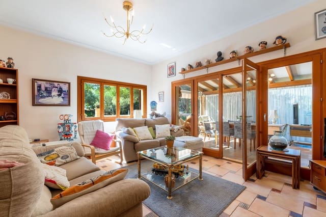 4 soverom Villa til salgs i Alcúdia med svømmebasseng garasje - € 1 200 000 (Ref: 10113479)