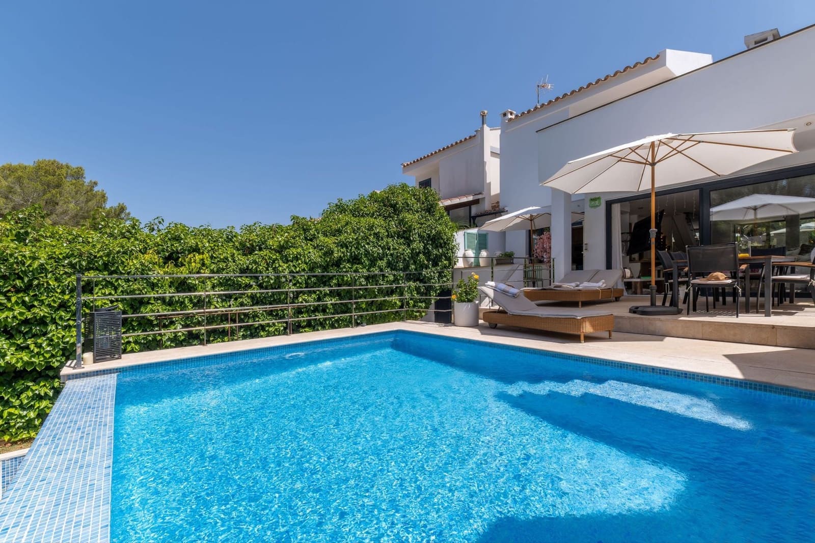 4 bedroom Villa for sale in Santa Ponsa with pool garage - € 2,295,000 (Ref: 10130591)