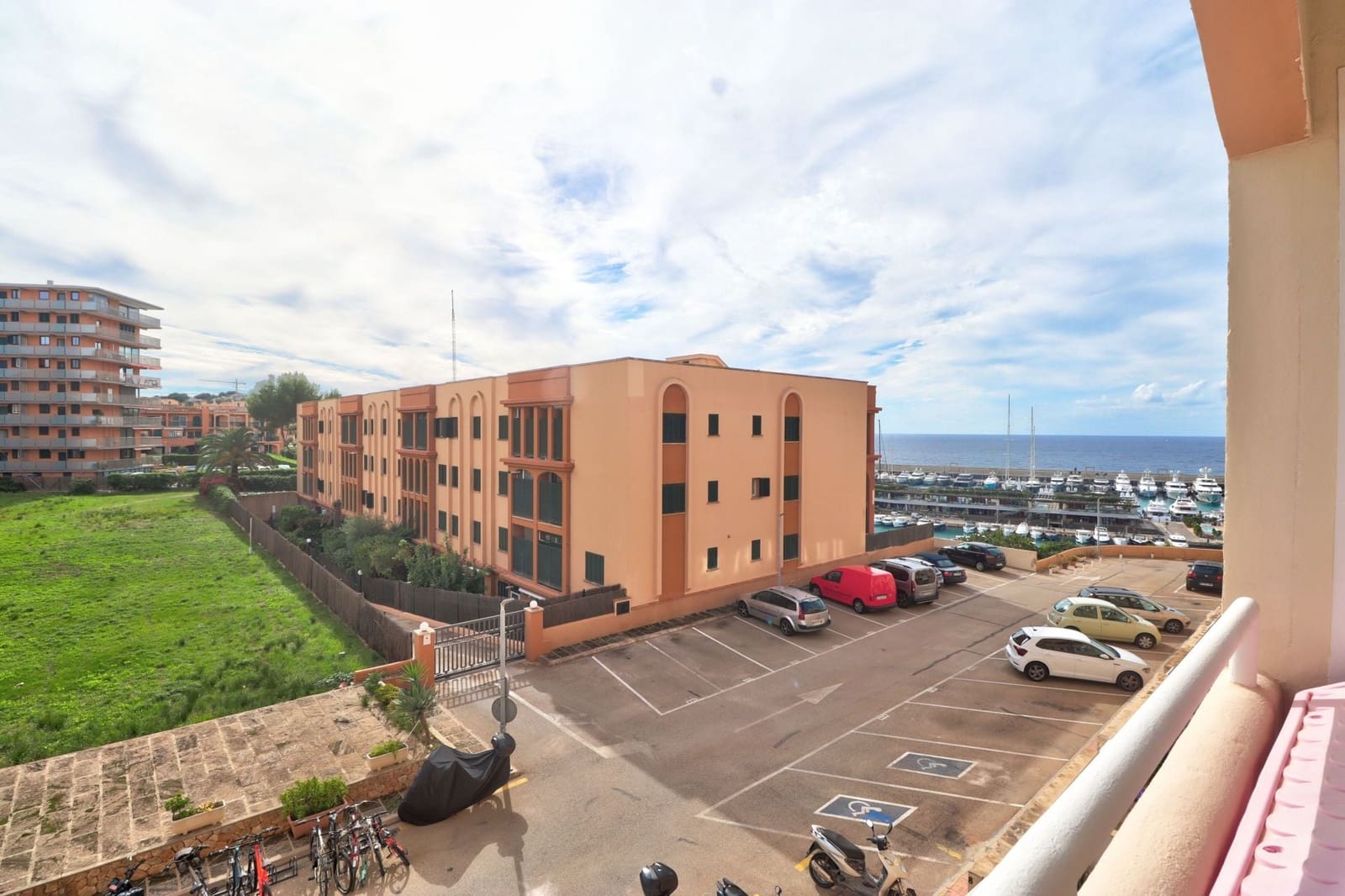 2 soveværelse Lejlighed til salg i El Toro / Port Adriano med garage - € 495.000 (Ref: 10173081)
