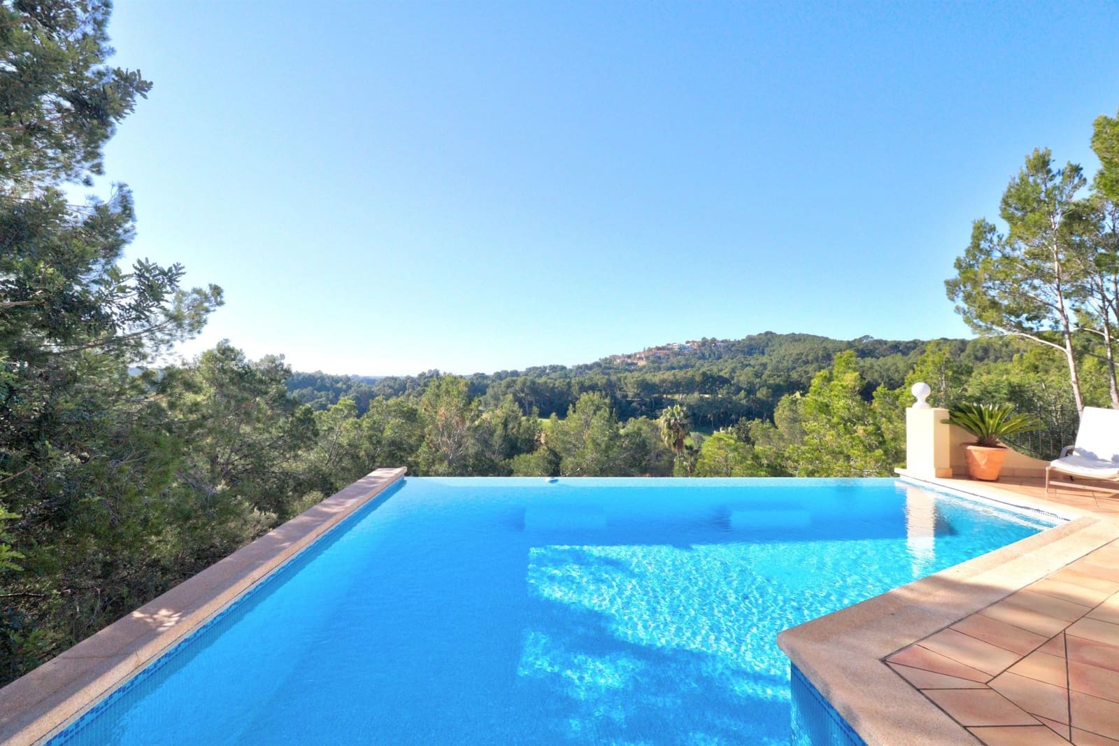 5 soveværelse Villa til salg i Bendinat med swimmingpool - € 3.395.000 (Ref: 5851664)