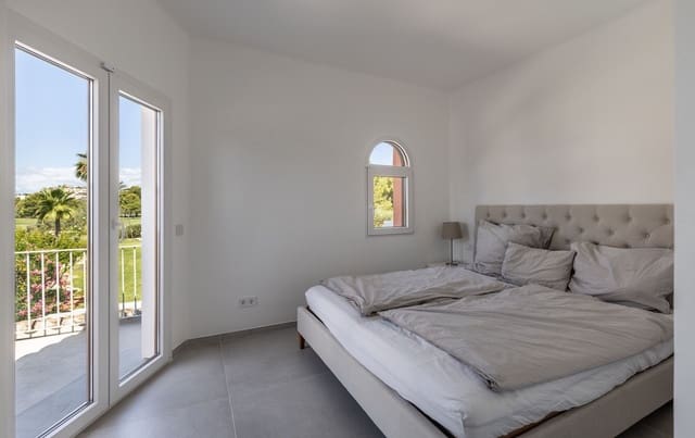 Chalet de 3 habitaciones en Santa Ponsa, Calvià en venta con piscina - 2.450.000 € (Ref: 7977719)