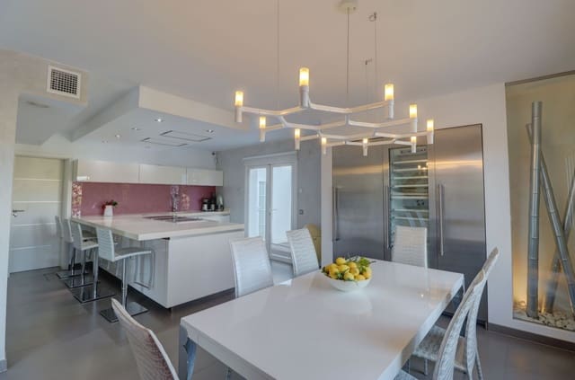 4 soveværelse Villa til salg i Santa Ponsa, Calvià med swimmingpool - € 2.500.000 (Ref: 8037057)