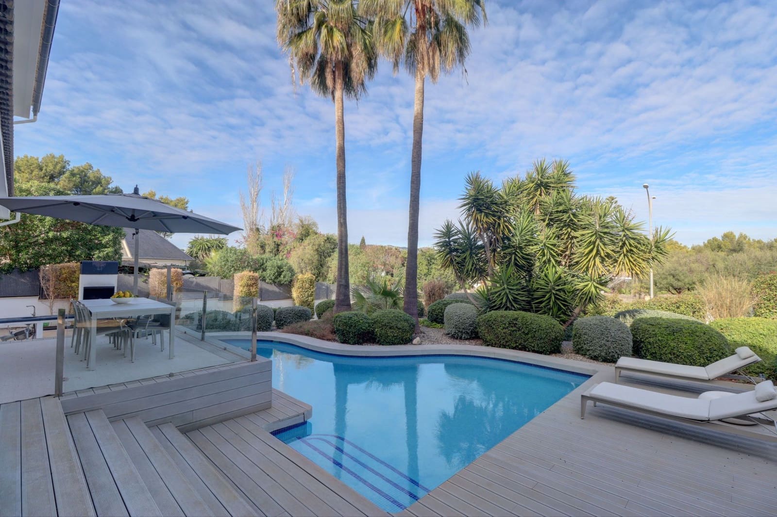 4 soveværelse Villa til salg i Santa Ponsa med swimmingpool - € 2.500.000 (Ref: 8037057)