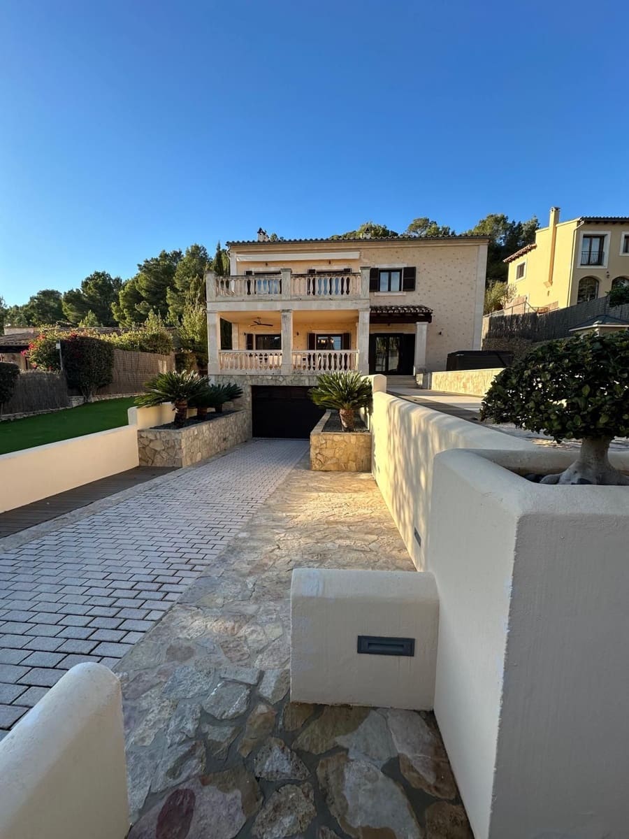 4 soveværelse Villa til salg i Calvia med swimmingpool - € 2.099.000 (Ref: 8438164)
