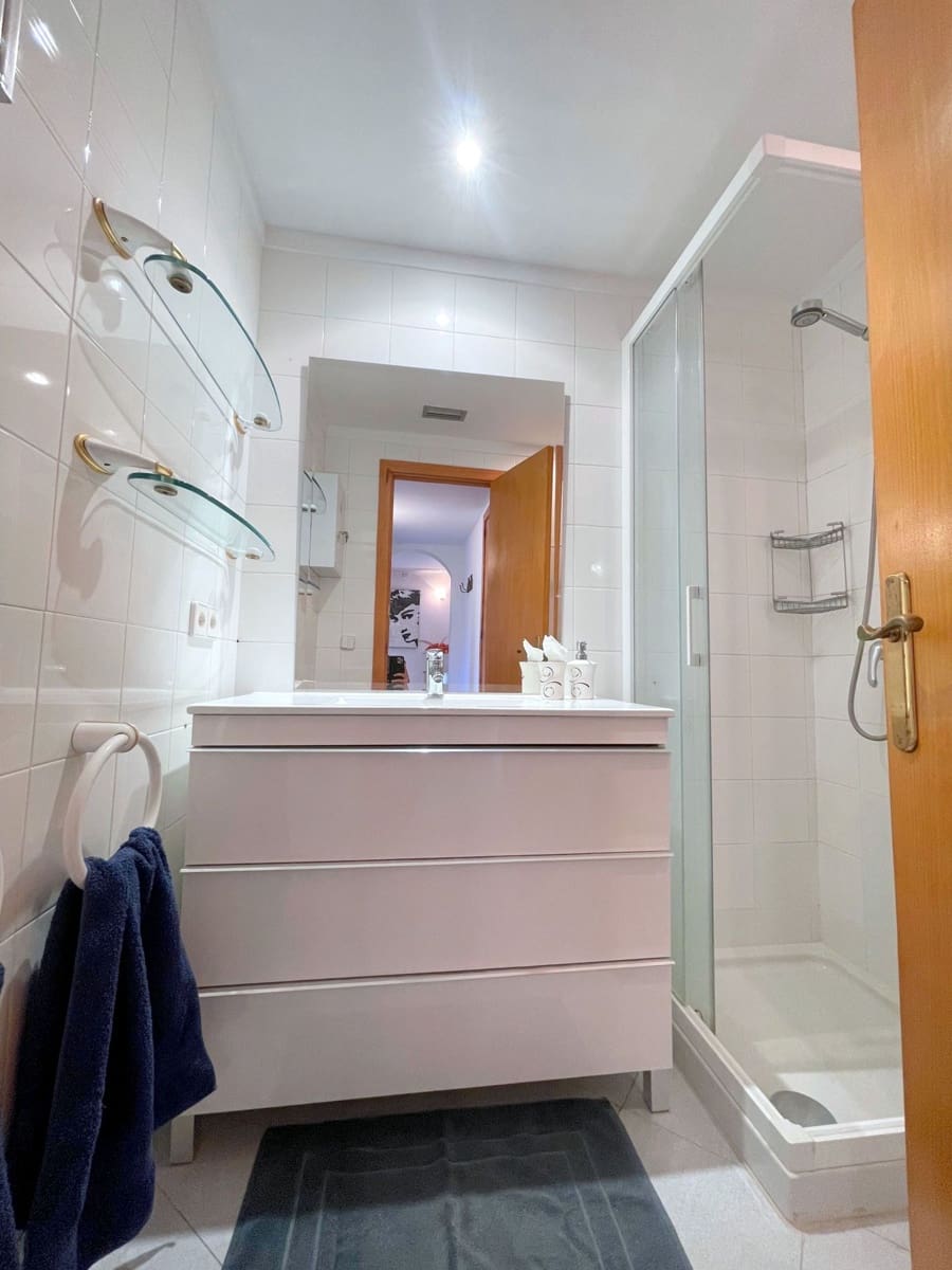 2 bedroom Apartment for sale in Santa Ponsa with pool - € 470,000 (Ref: 8594627)