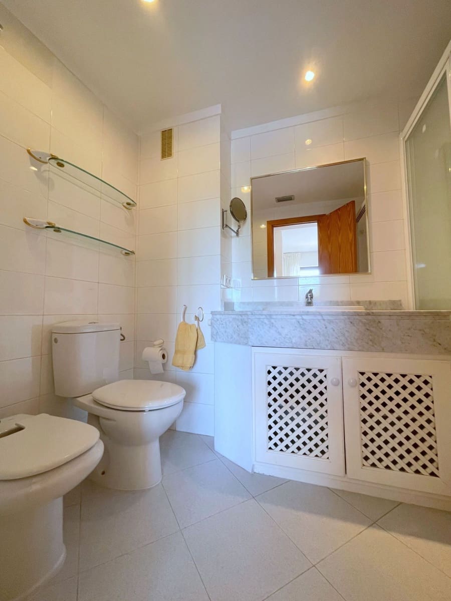 2 bedroom Apartment for sale in Santa Ponsa with pool - € 470,000 (Ref: 8594627)