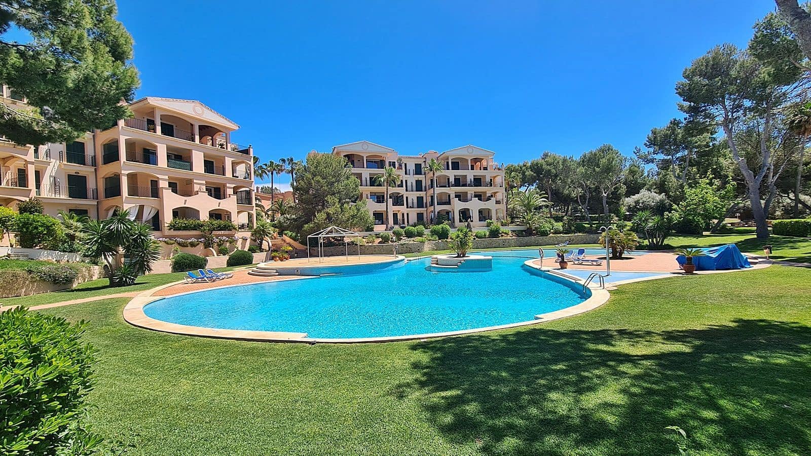 2 bedroom Apartment for sale in Santa Ponsa with pool - € 685,000 (Ref: 8783322)