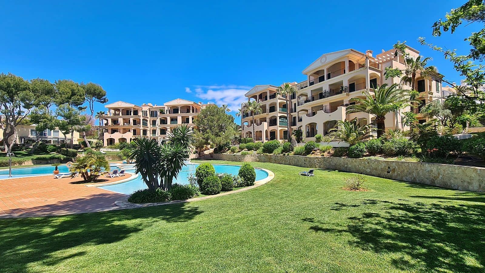 2 bedroom Apartment for sale in Santa Ponsa with pool - € 685,000 (Ref: 8783322)