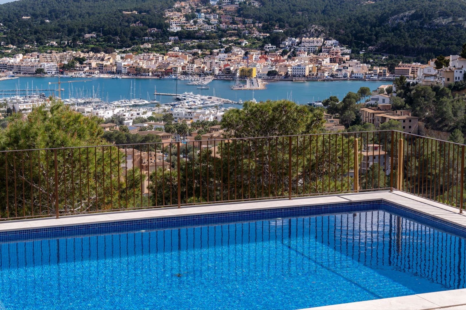 4 soveværelse Villa til salg i Puerto de Andratx med swimmingpool - € 15.750.000 (Ref: 8879287)