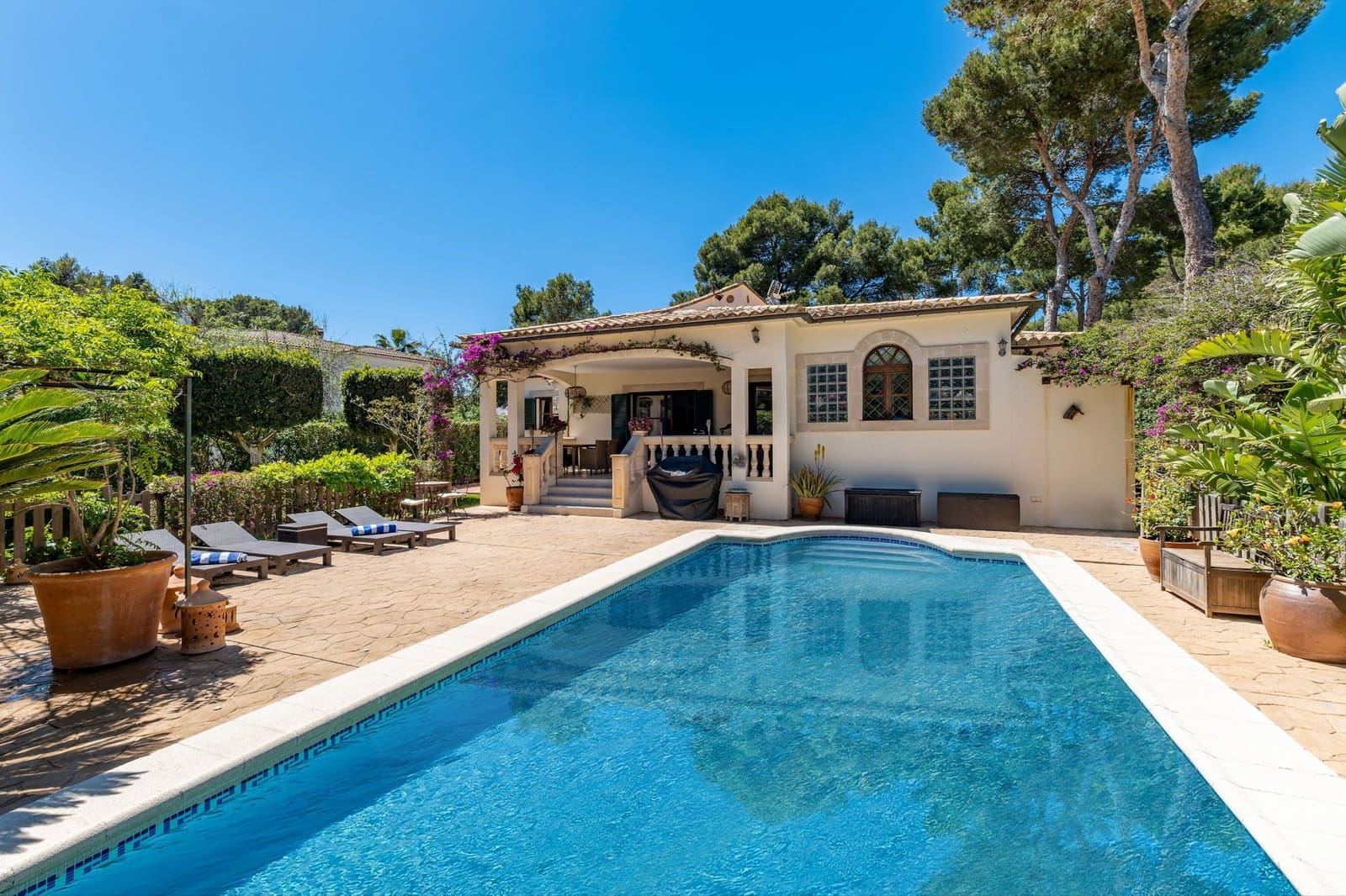 4 bedroom Villa for sale in Santa Ponsa with pool - € 1,750,000 (Ref: 8897957)