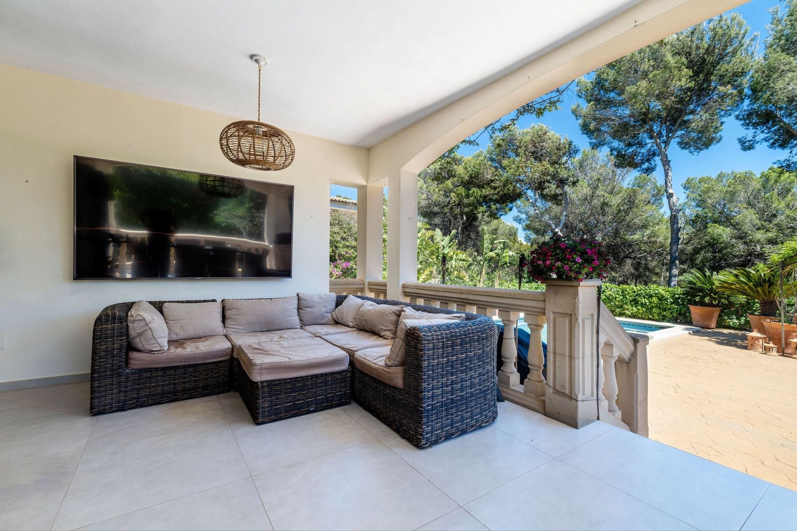 4 bedroom Villa for sale in Santa Ponsa with pool - € 1,750,000 (Ref: 8897957)