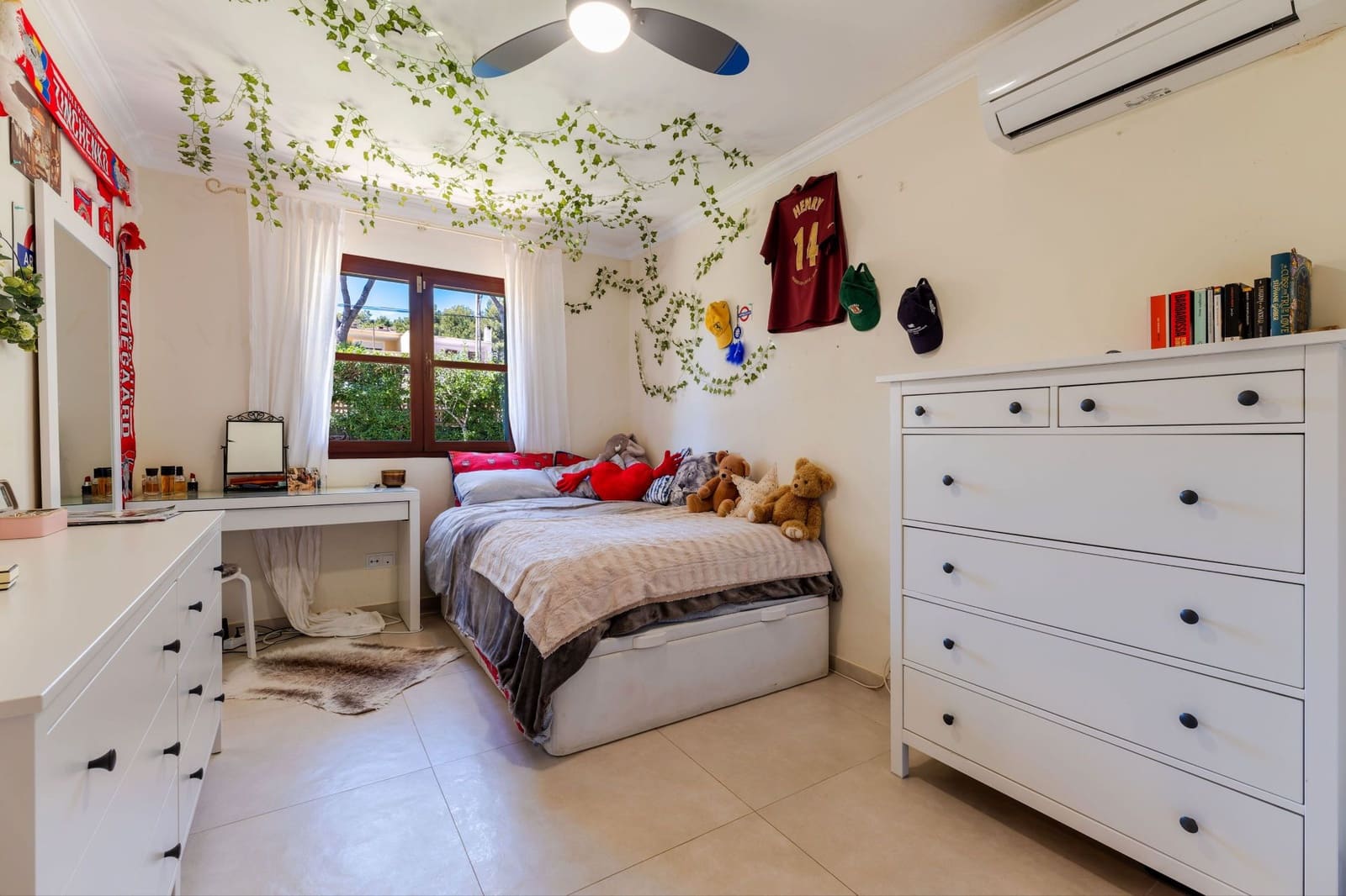 4 bedroom Villa for sale in Santa Ponsa with pool - € 1,750,000 (Ref: 8897957)