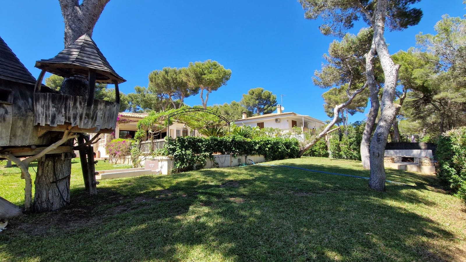 4 bedroom Villa for sale in Santa Ponsa with pool - € 1,750,000 (Ref: 8897957)