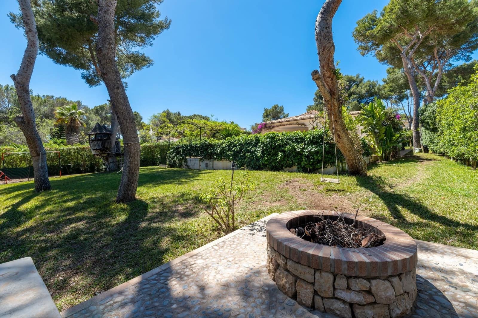 4 bedroom Villa for sale in Santa Ponsa with pool - € 1,750,000 (Ref: 8897957)