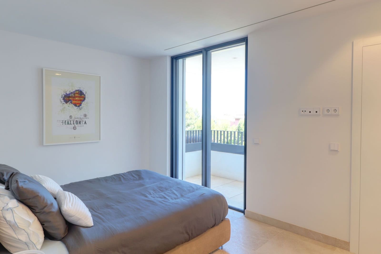 2 bedroom Penthouse for sale in Santa Ponsa with pool - € 2,390,000 (Ref: 9002813)