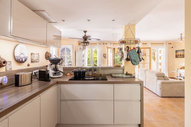 3 soveværelse Byhus til salg i Santa Ponsa, Calvià med swimmingpool - € 995.000 (Ref: 9309263)