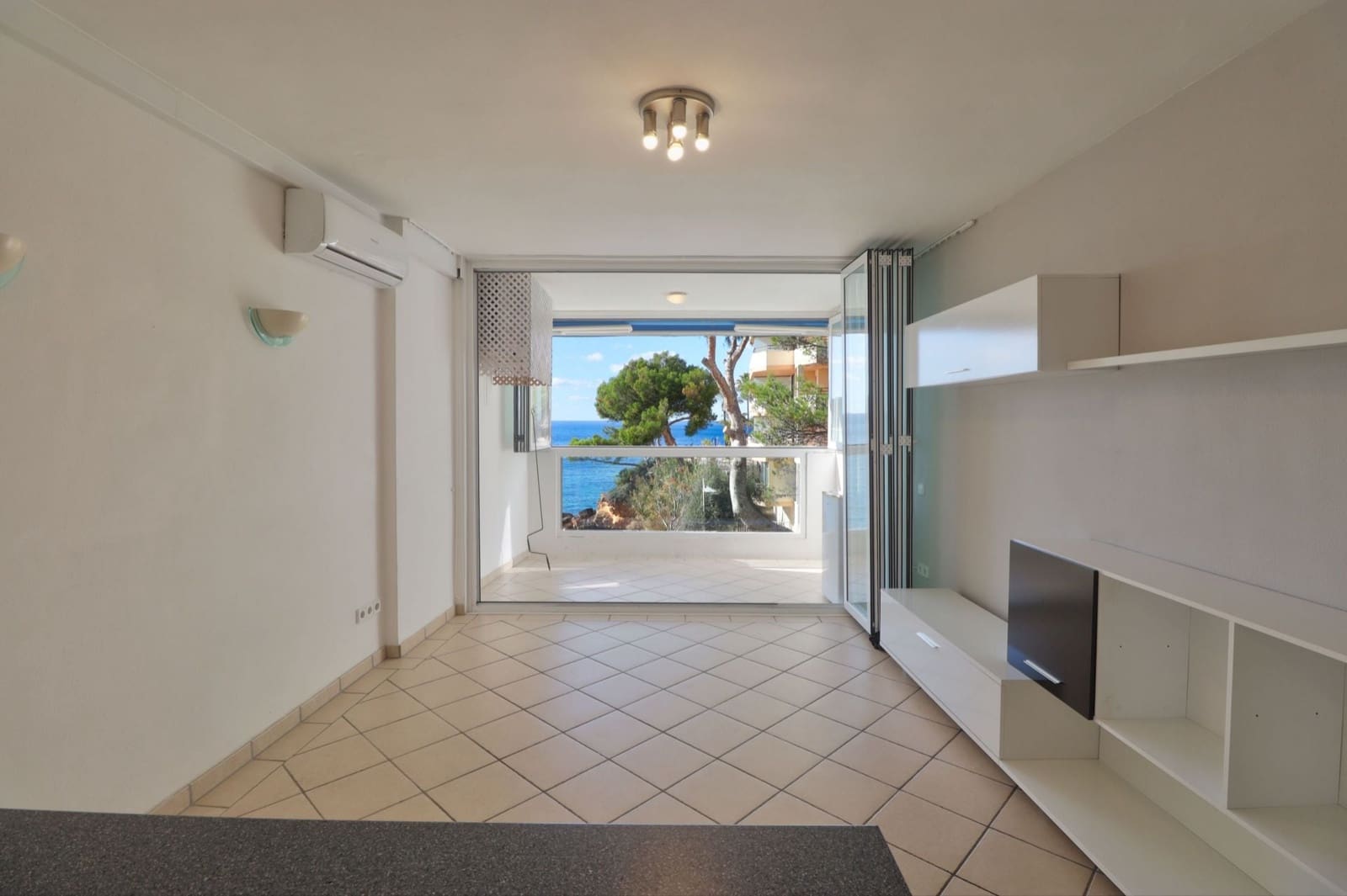 1 bedroom Apartment for sale in Santa Ponsa with pool - € 290,000 (Ref: 9494149)