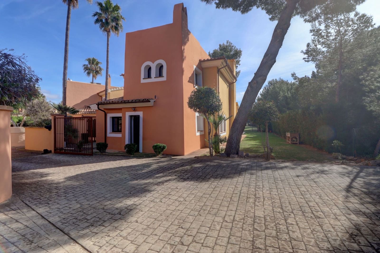 3 chambre Villa/Maison à vendre à Santa Ponsa avec piscine - 1 250 000 € (Ref: 9614167)