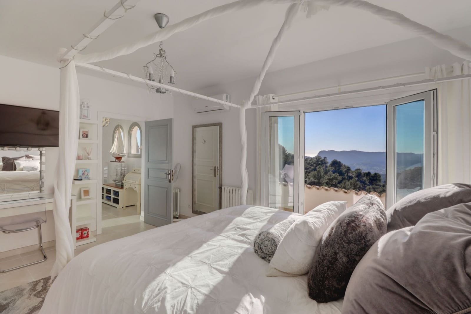 3 bedroom Villa for sale in Calvia with pool - € 2,725,000 (Ref: 9697744)