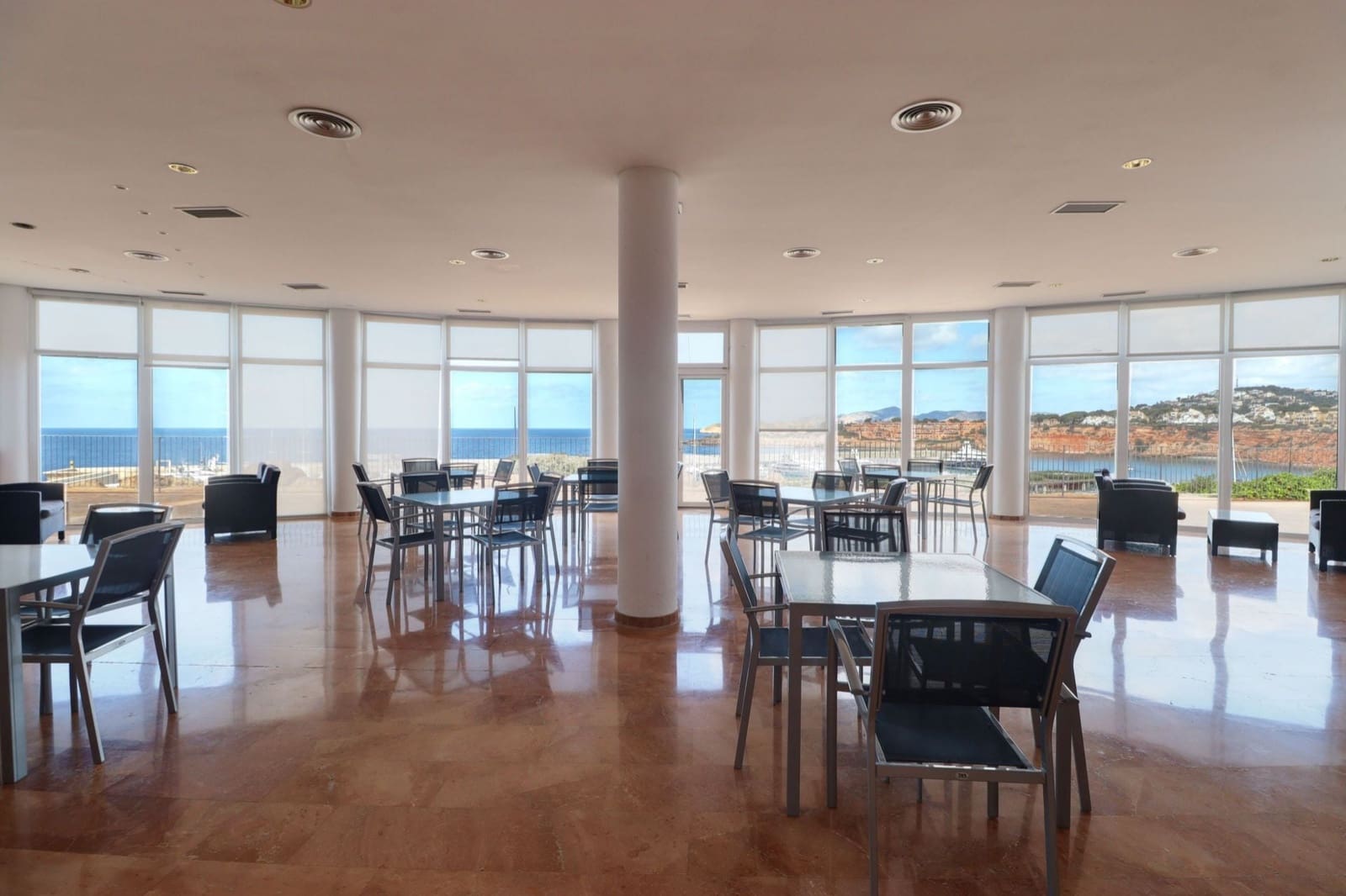 2 bedroom Apartment for sale in El Toro / Port Adriano with pool - € 750,000 (Ref: 9737770)