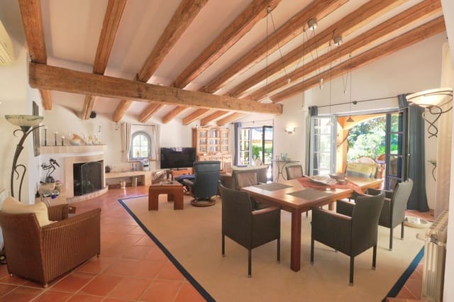 2 bedroom Villa for sale in Santa Ponsa, Calvià with pool - € 1,930,000 (Ref: 9780040)