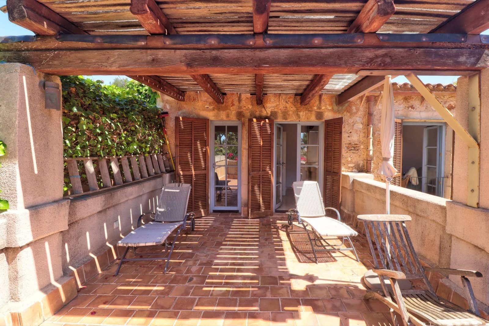 2 bedroom Villa for sale in Santa Ponsa with pool - € 1,930,000 (Ref: 9780040)