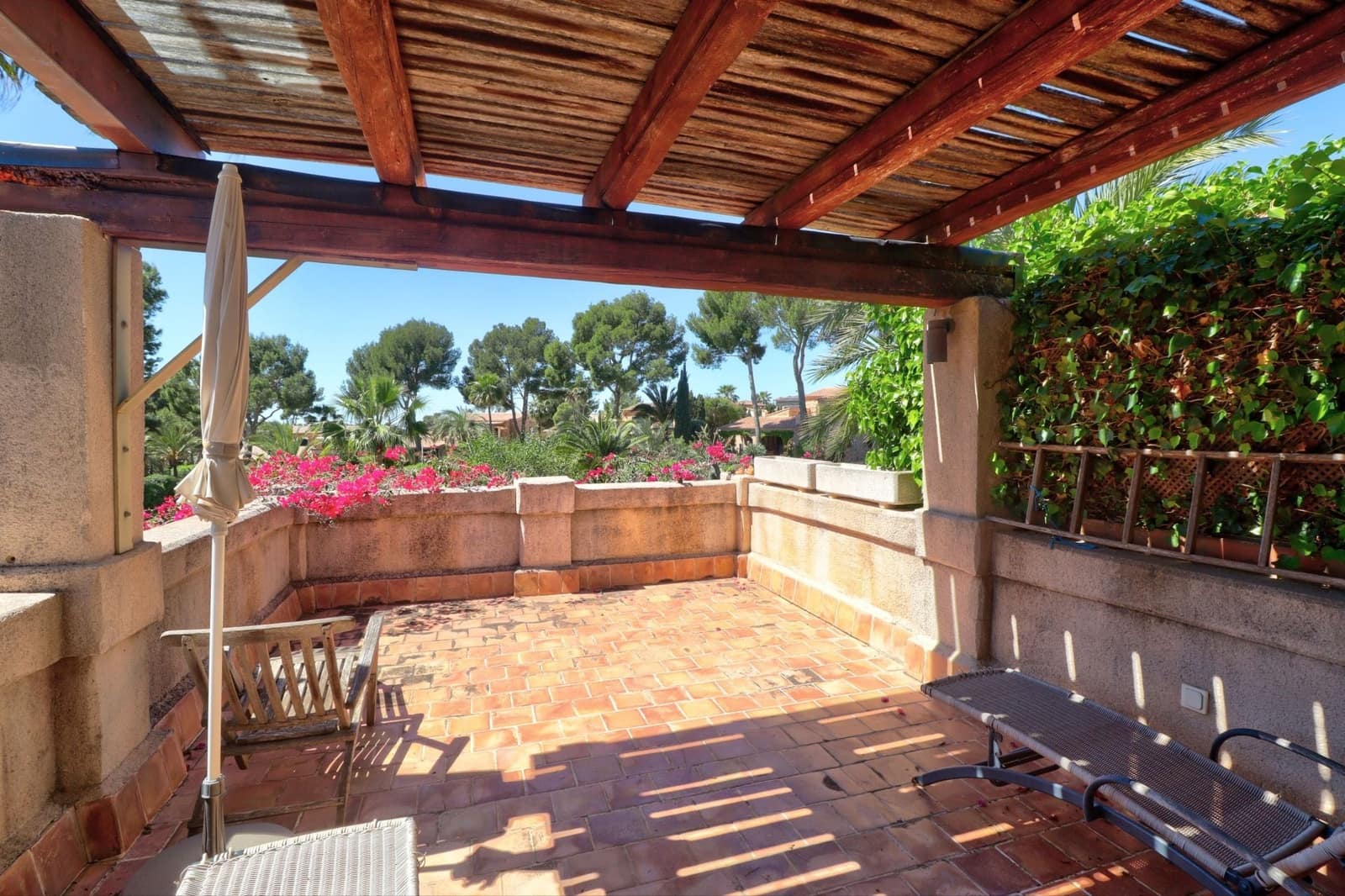 2 bedroom Villa for sale in Santa Ponsa with pool - € 1,930,000 (Ref: 9780040)