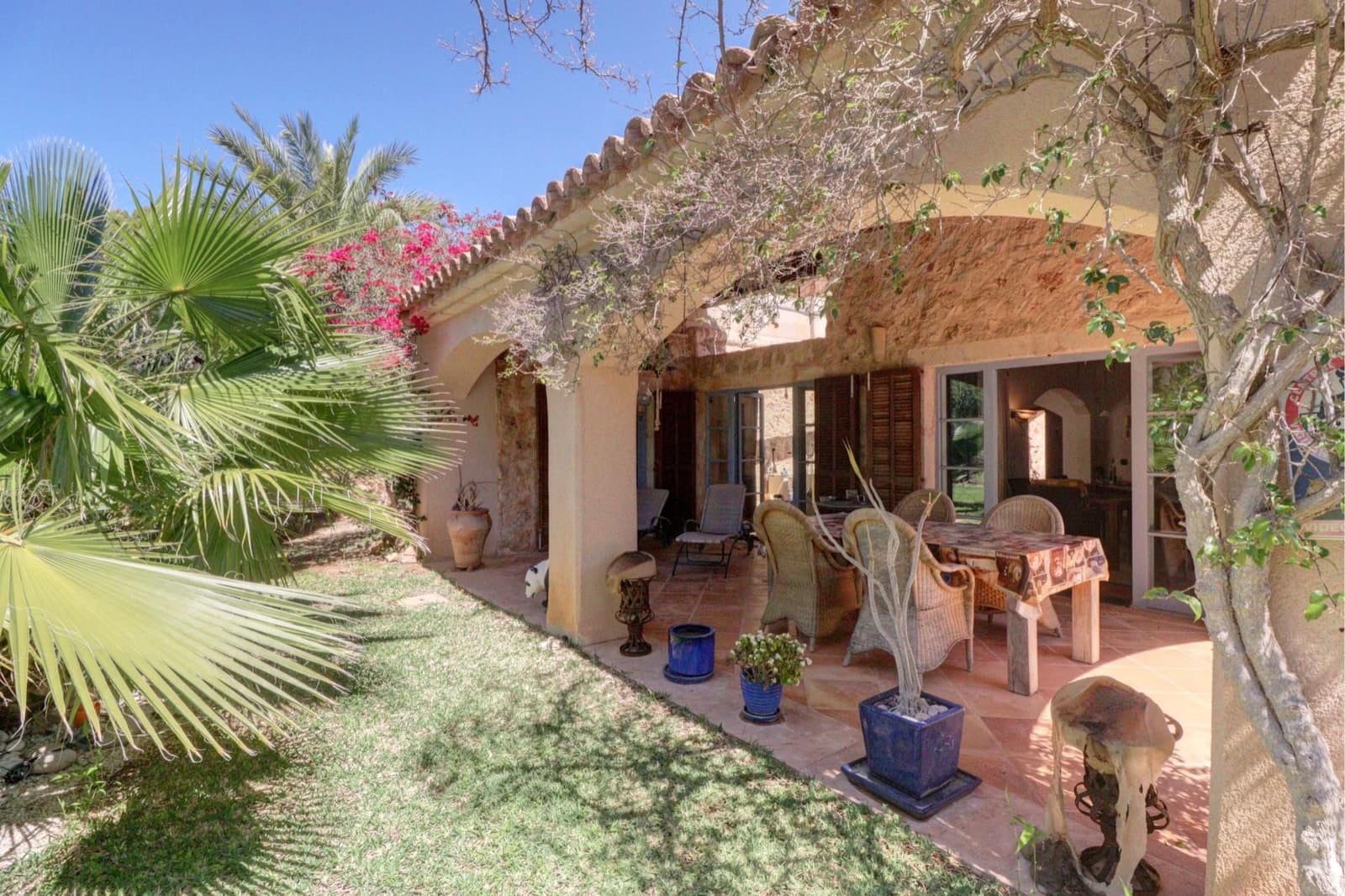 2 bedroom Villa for sale in Santa Ponsa with pool - € 1,930,000 (Ref: 9780040)