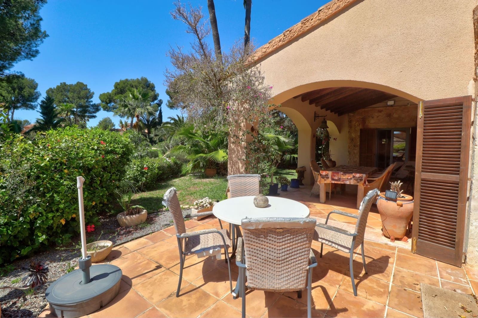 2 bedroom Villa for sale in Santa Ponsa with pool - € 1,930,000 (Ref: 9780040)