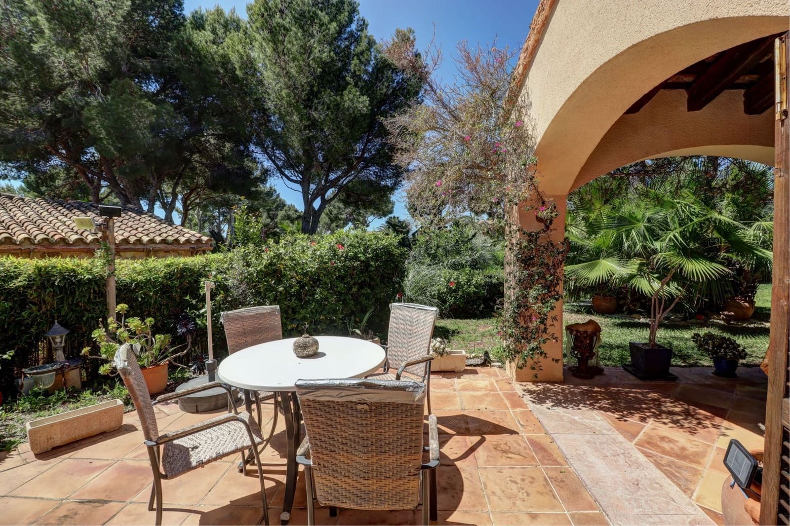 2 bedroom Villa for sale in Santa Ponsa with pool - € 1,930,000 (Ref: 9780040)