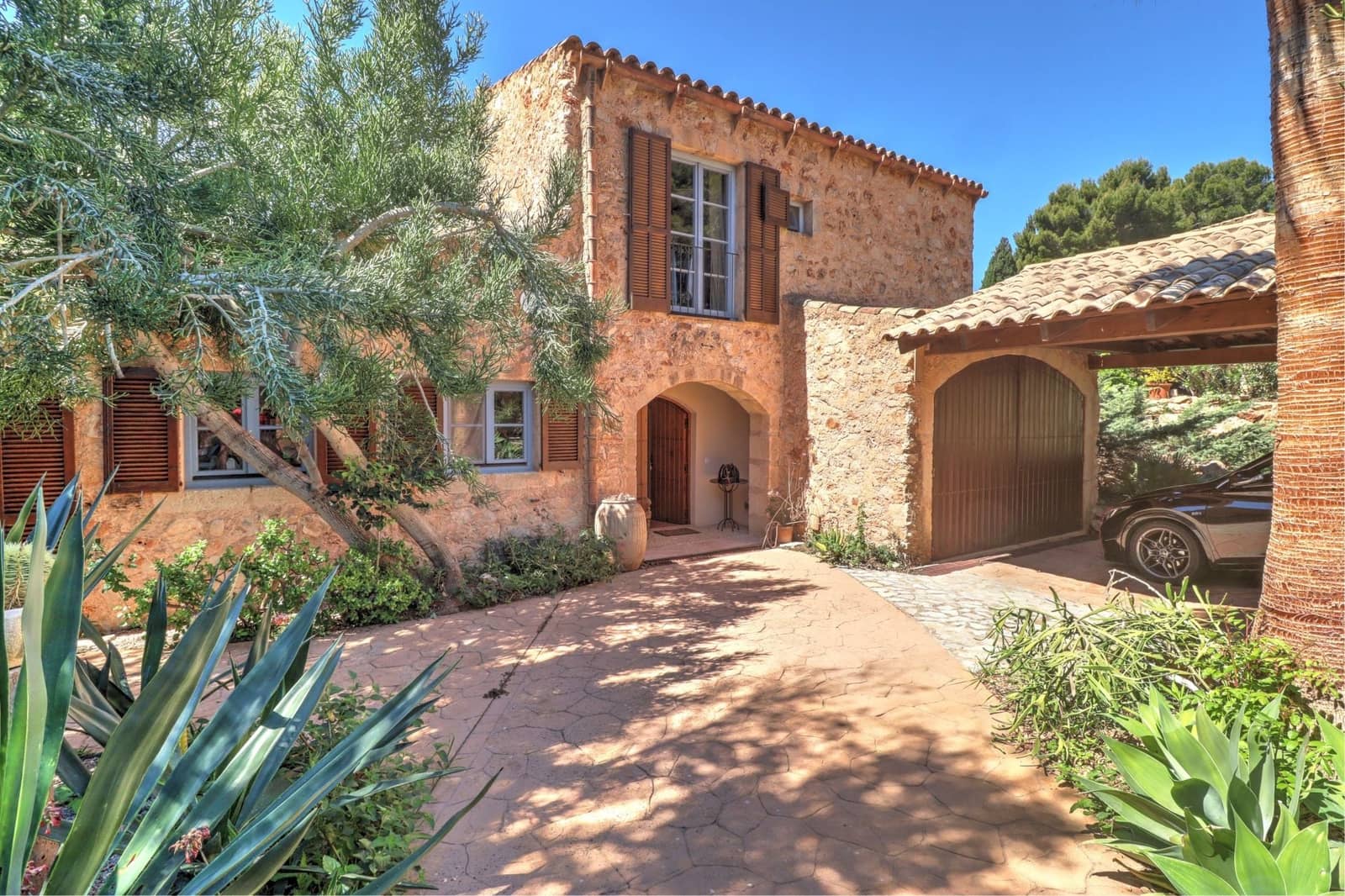 2 bedroom Villa for sale in Santa Ponsa with pool - € 1,930,000 (Ref: 9780040)