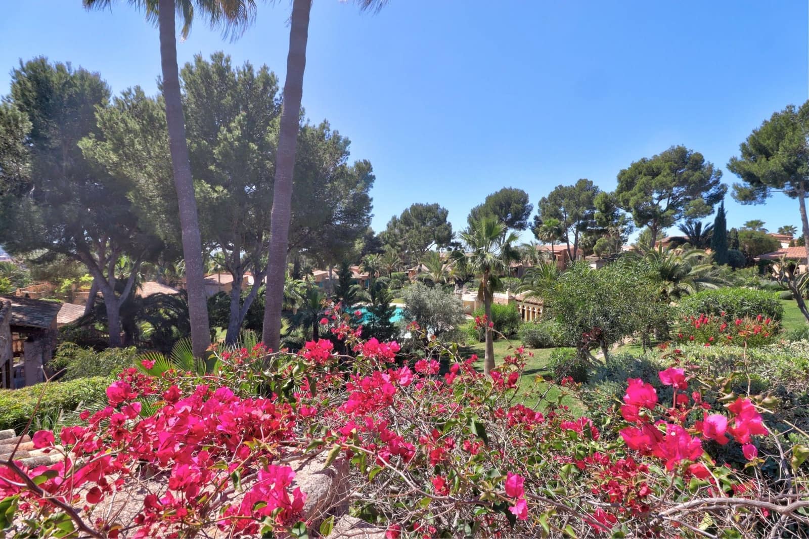 2 bedroom Villa for sale in Santa Ponsa with pool - € 1,930,000 (Ref: 9780040)