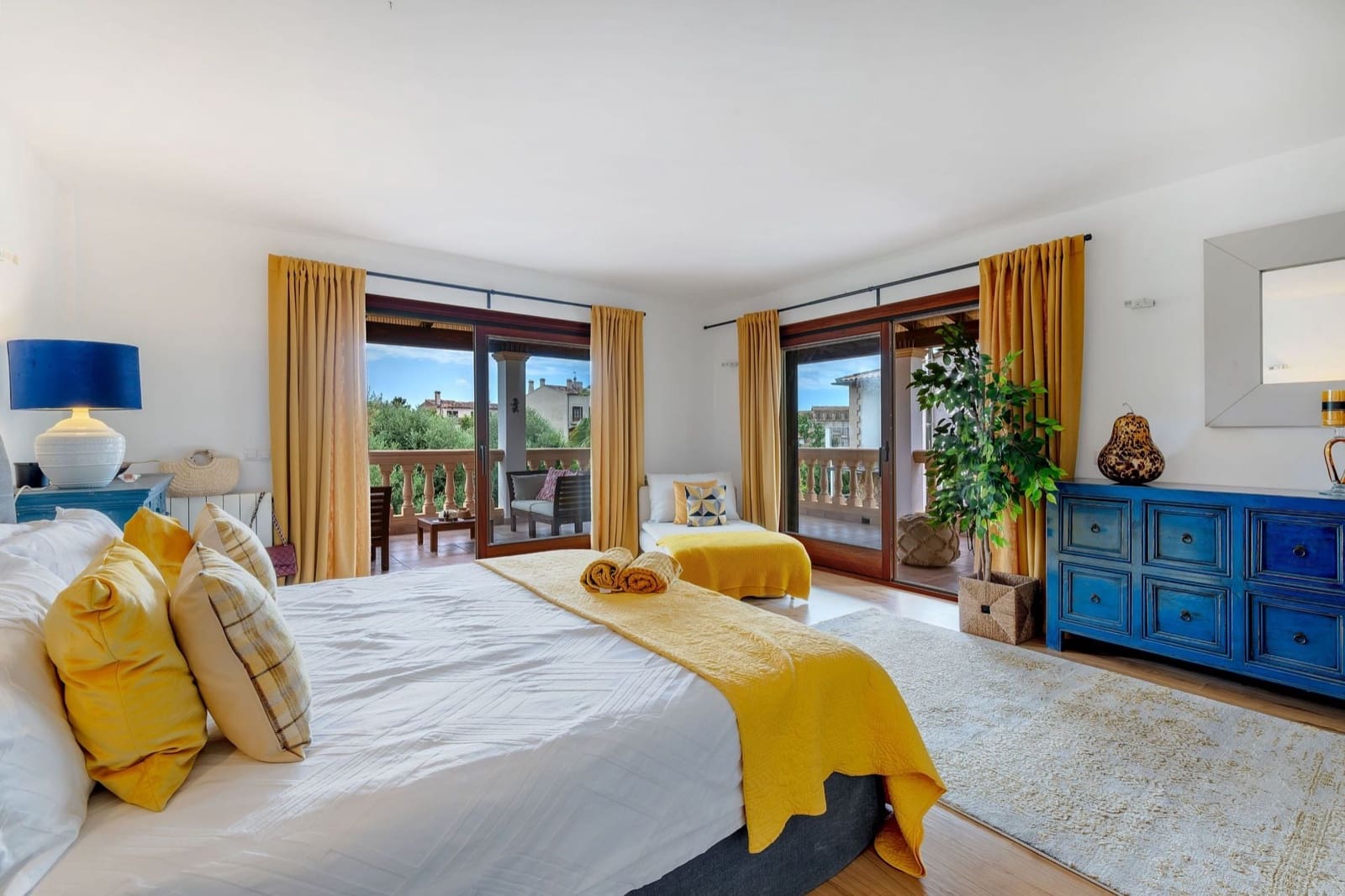 4 bedroom Villa for sale in Calvia - € 2,595,000 (Ref: 9844460)