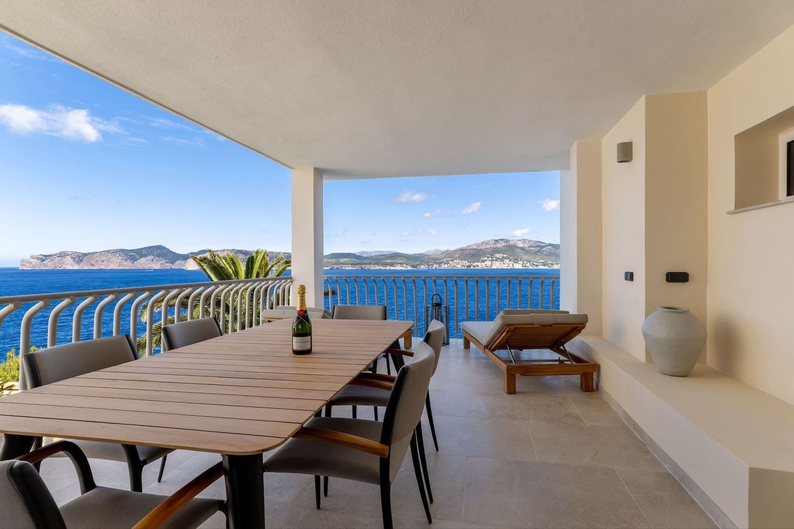 3 bedroom Apartment for sale in Santa Ponsa with pool - € 3,150,000 (Ref: 9848899)