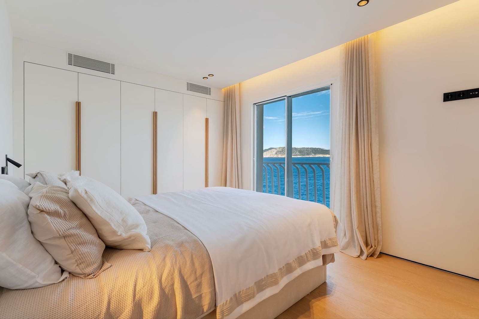 3 bedroom Apartment for sale in Santa Ponsa with pool - € 3,150,000 (Ref: 9848899)