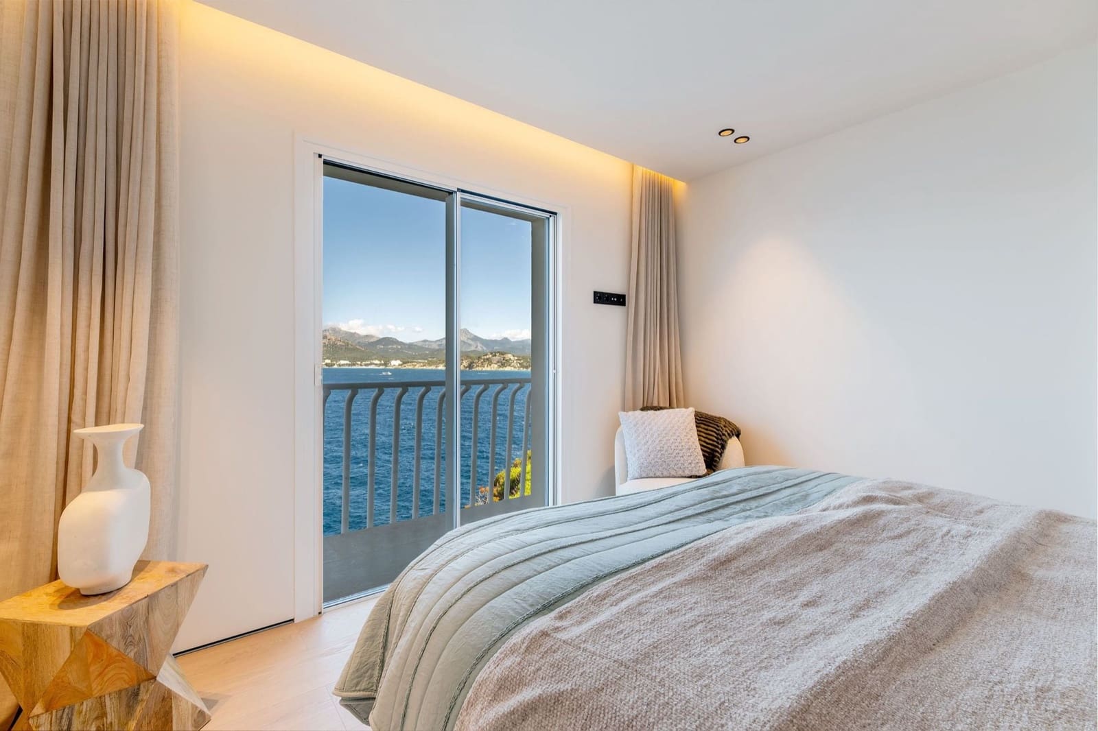 3 bedroom Apartment for sale in Santa Ponsa with pool - € 3,150,000 (Ref: 9848899)