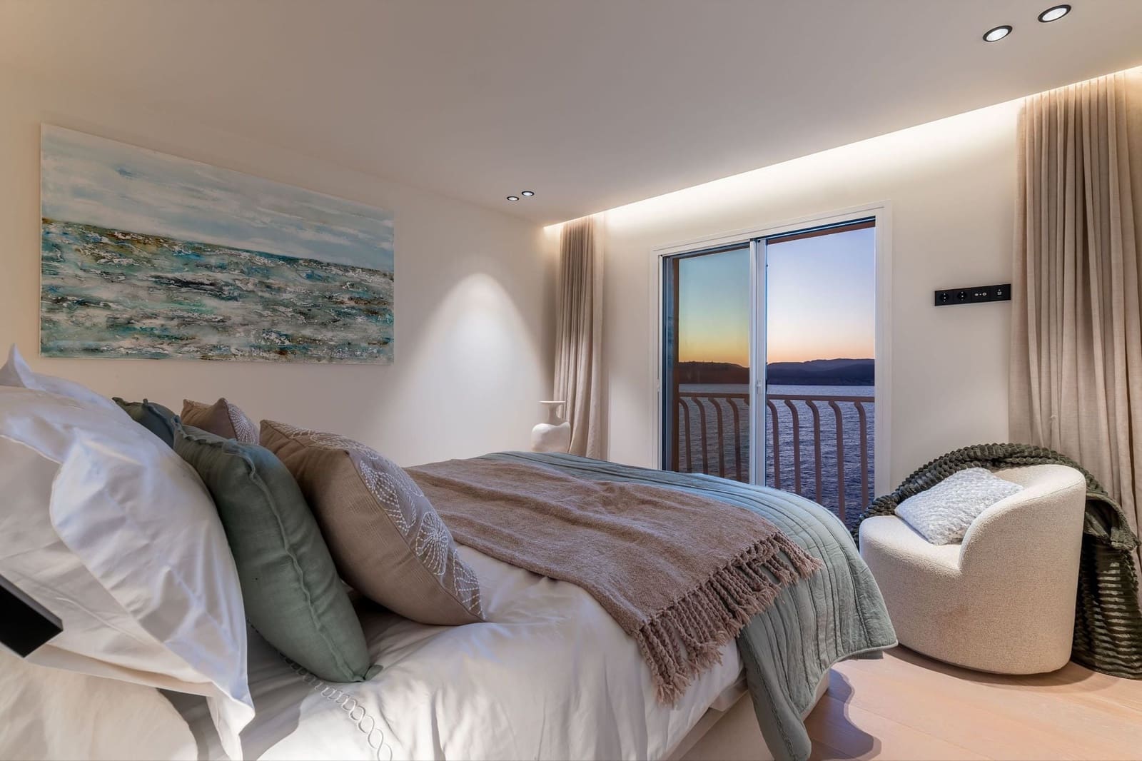 3 bedroom Apartment for sale in Santa Ponsa with pool - € 3,150,000 (Ref: 9848899)