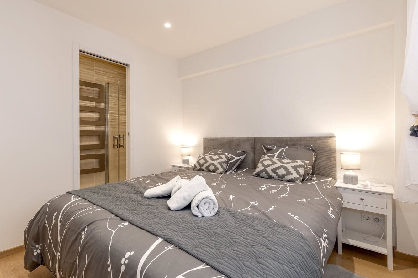 2 soveværelse Lejlighed til salg i Es Camp De Mar / El Camp De Mar med swimmingpool - € 990.000 (Ref: 9854739)
