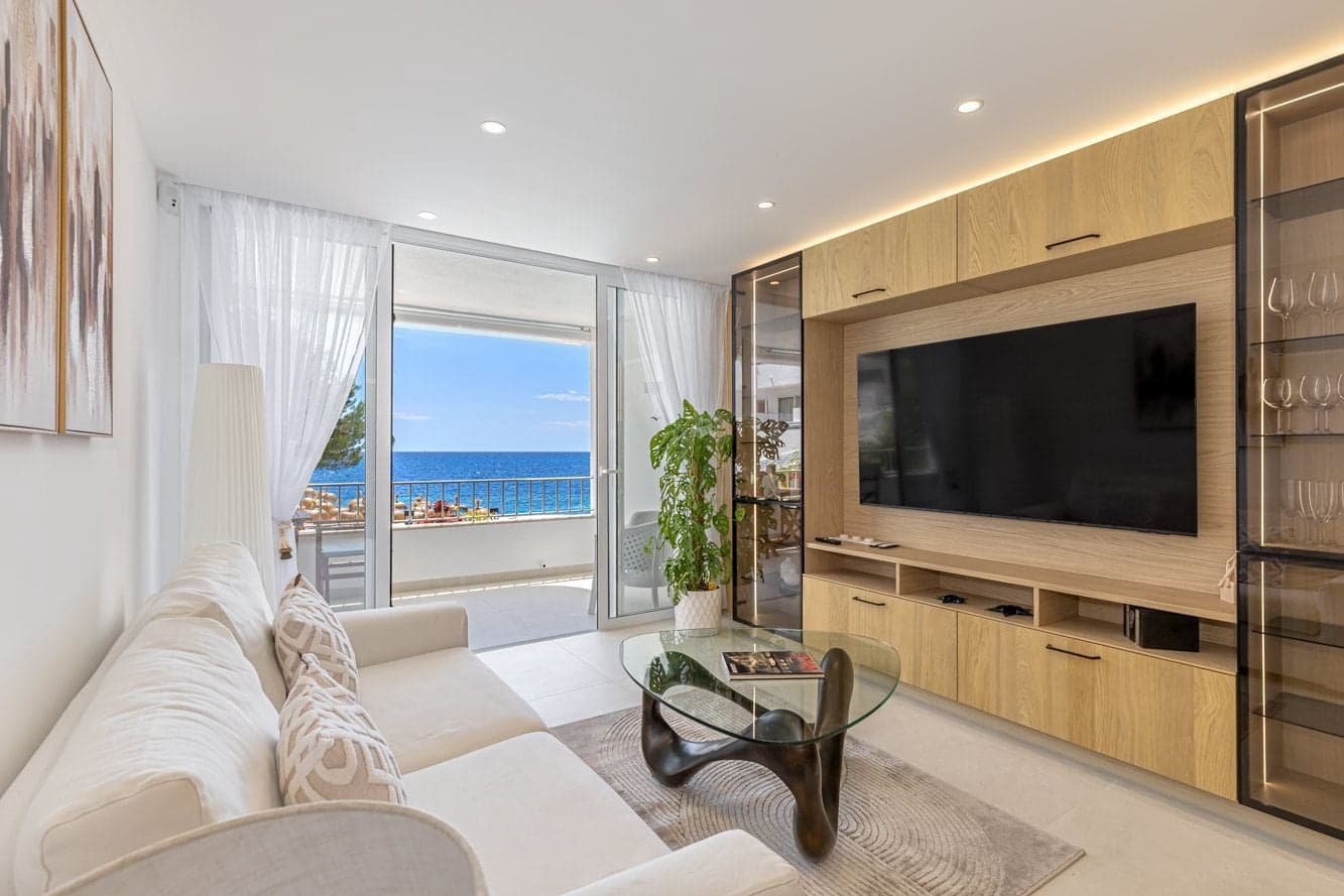 2 soveværelse Lejlighed til salg i Es Camp De Mar / El Camp De Mar med swimmingpool - € 990.000 (Ref: 9854739)