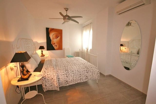 Apartamento de 3 habitaciones en Santa Ponsa, Calvià en venta con piscina - 625.000 € (Ref: 9932338)