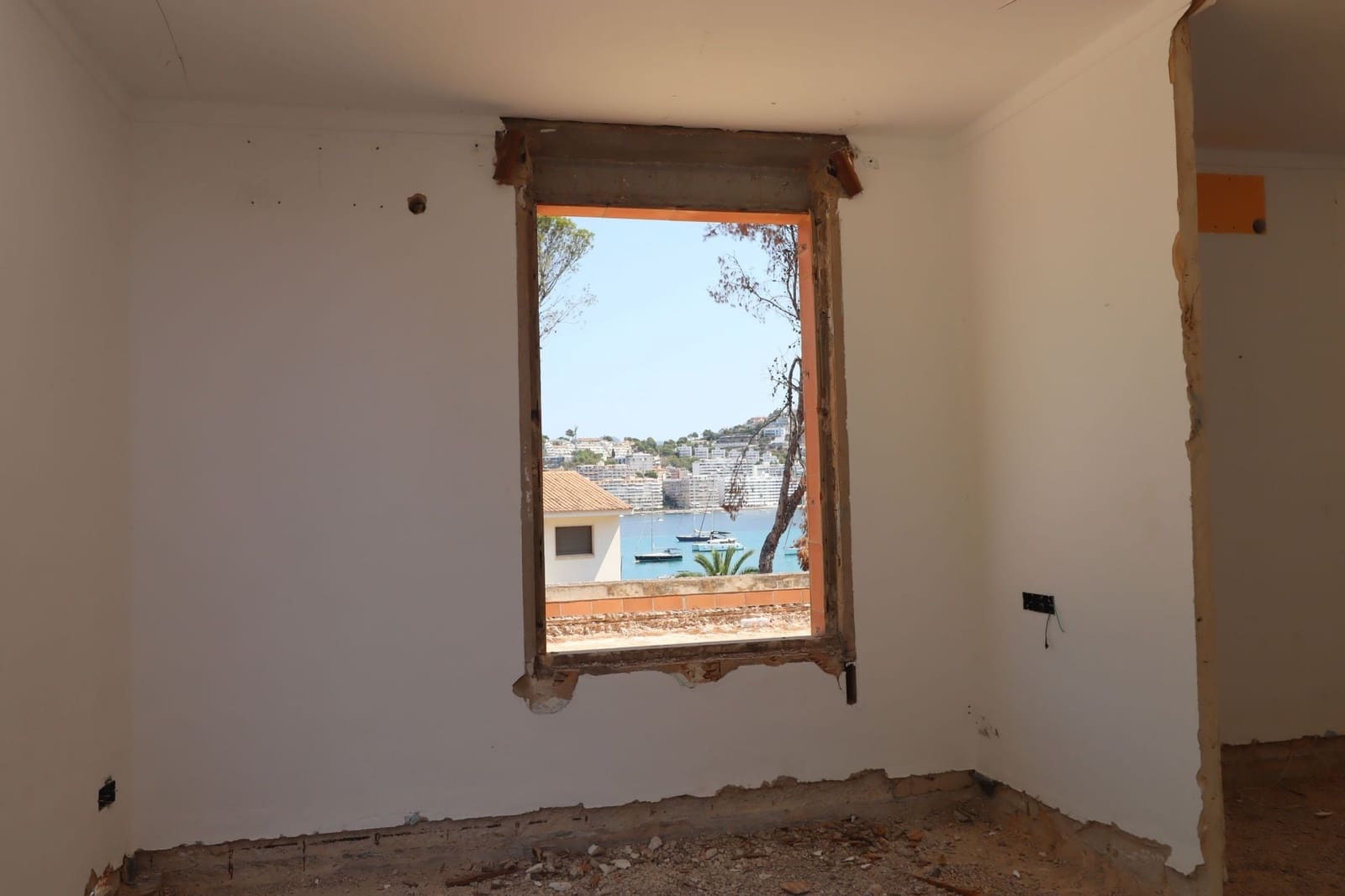 4 slaapkamer Villa te koop in Santa Ponsa met zwembad garage - € 2.950.000 (Ref: 9974265)
