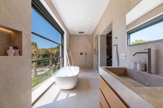 4 soverom Villa til salgs i Santa Ponsa, Calvià med svømmebasseng garasje - € 4 750 000 (Ref: 9993556)