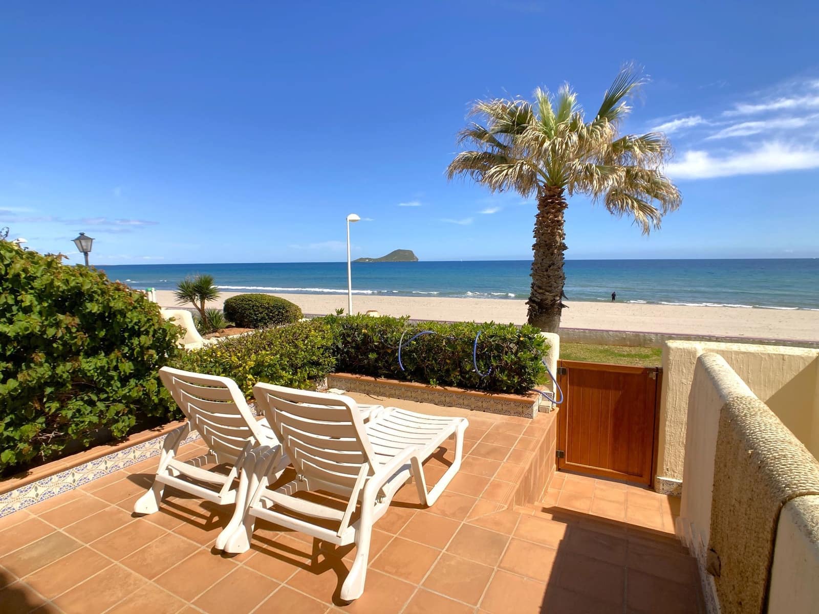 3 soverom Kjedet enebolig til salgs i La Manga del Mar Menor med svømmebasseng garasje - € 750 000 (Ref: 10118752)